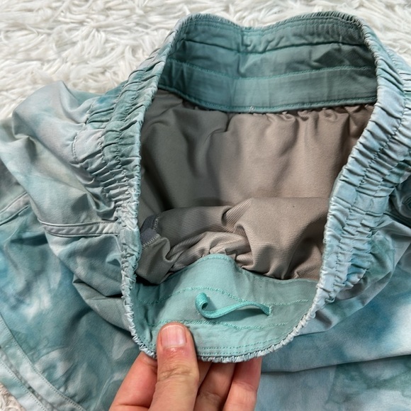 Lululemon Tracker Short V *4" Diamond Dye White Washed Marsh - Picture 2 of 6